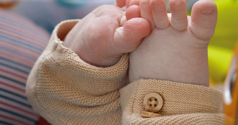 Comment repérer une surexposition aux écrans chez un jeune enfant